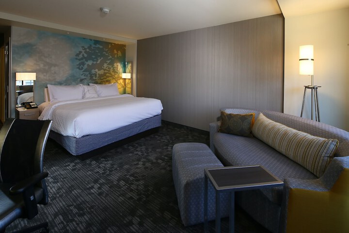 Courtyard Bay City