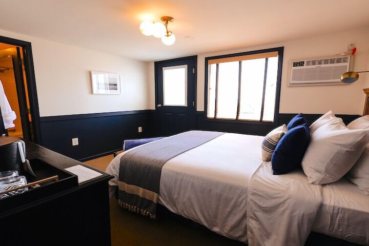 Room 73 of 114