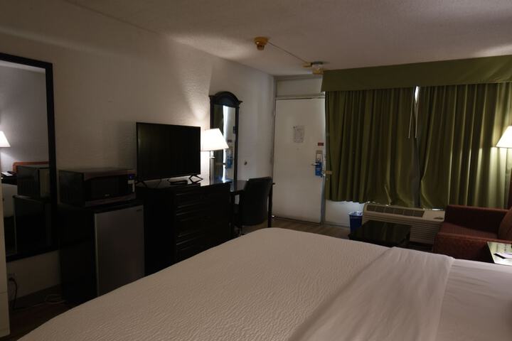 Days Inn by Wyndham Stuart