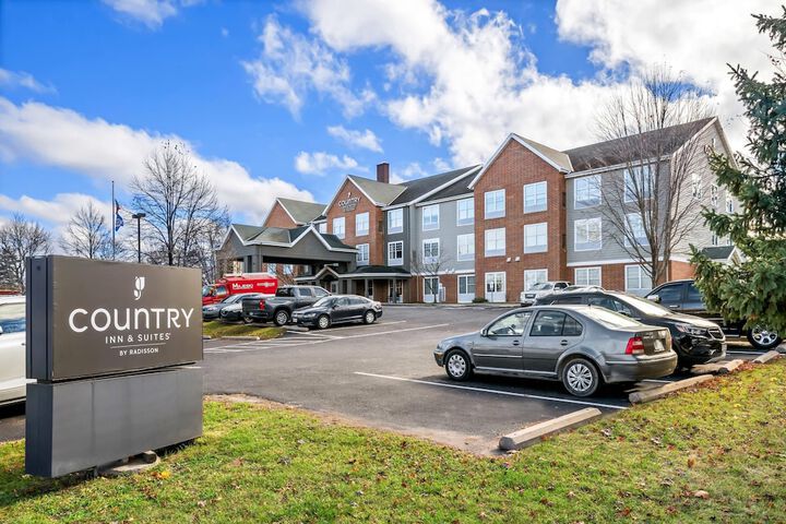 Country Inn & Suites by Radisson RED Wing, MN