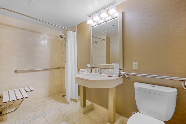 Omni Los Angeles Hotel at California Plaza