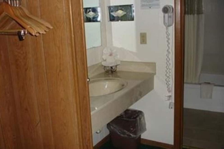 Room 8 of 43