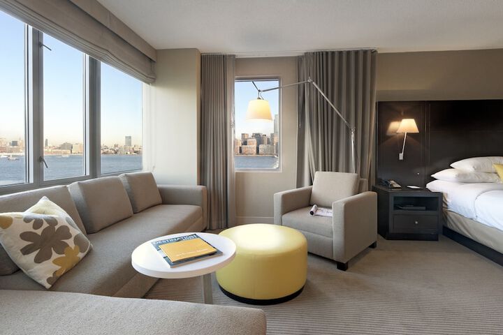 Room 17 of 40