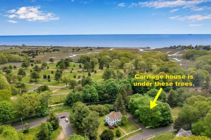 Newly Renovated Carriage House Near Town & Beaches