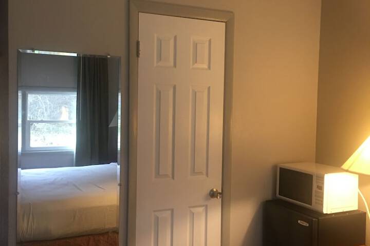 Room 17 of 34