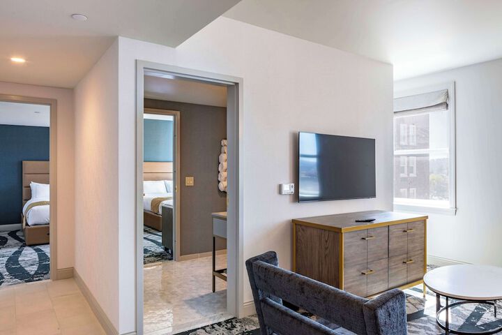 Room 33 of 70