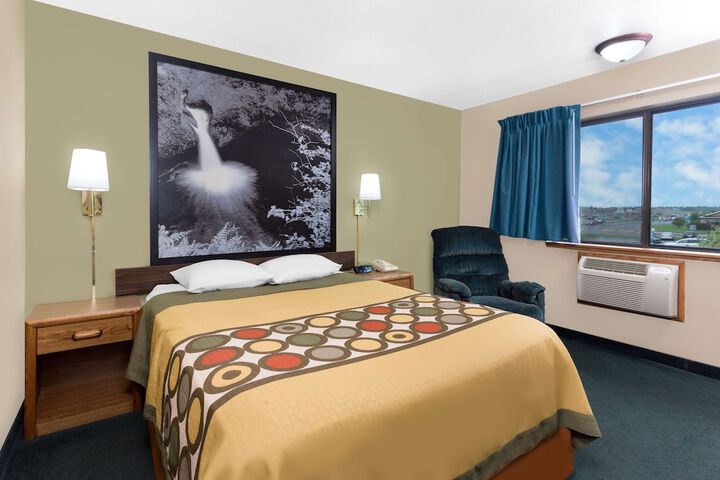 Room 18 of 28