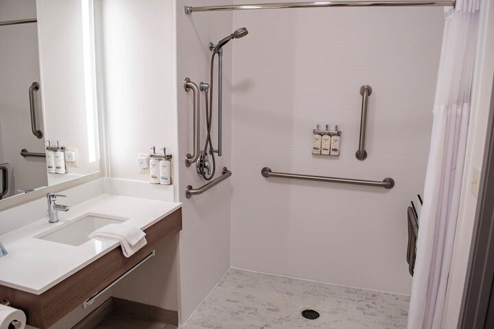 Holiday Inn Express and Suites Mason City by IHG
