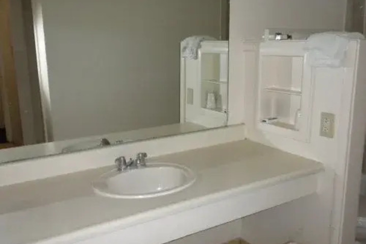 BUDGET MOTEL