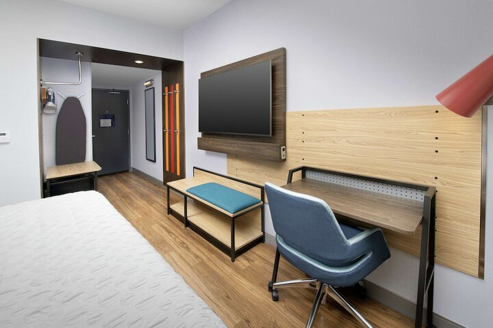 Room 14 of 27