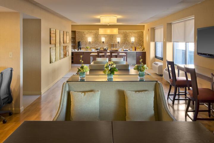 DoubleTree by Hilton Boston North Shore