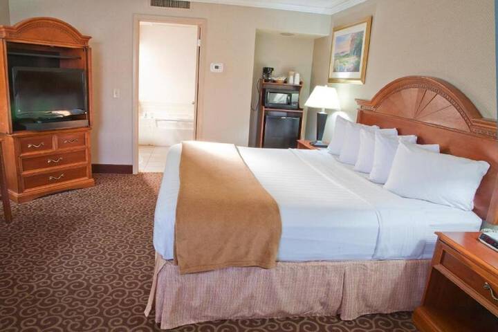 Red Arrow Inn & Suites a Travelodge by Wyndham