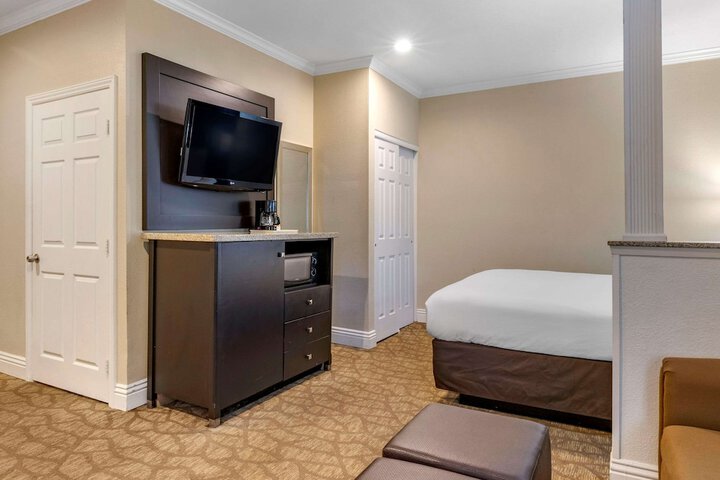 Room 12 of 38