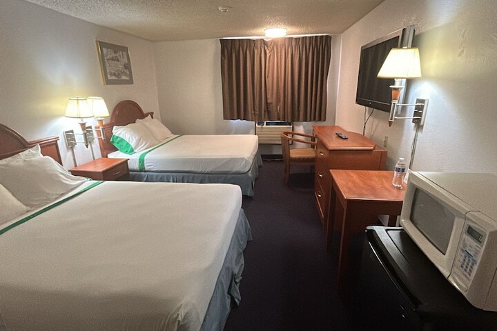 Tacoma Port Inn Fife I-5
