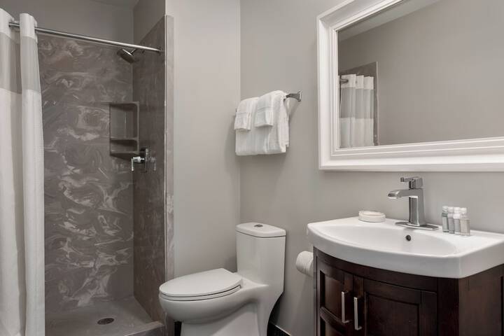 Room 16 of 28