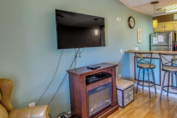 Little River Condo w / Community Pool & Hot Tub!