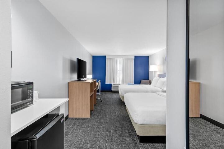Spark by Hilton Shawnee