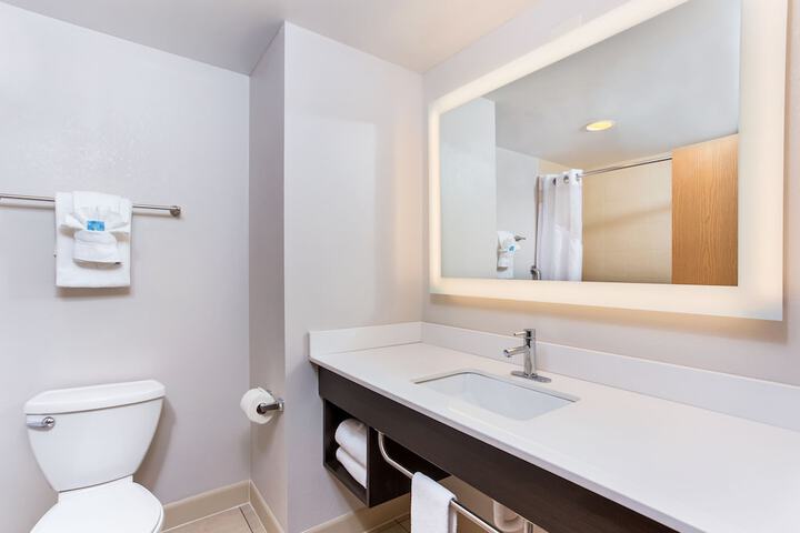 Holiday Inn Express & Suites Morristown by IHG