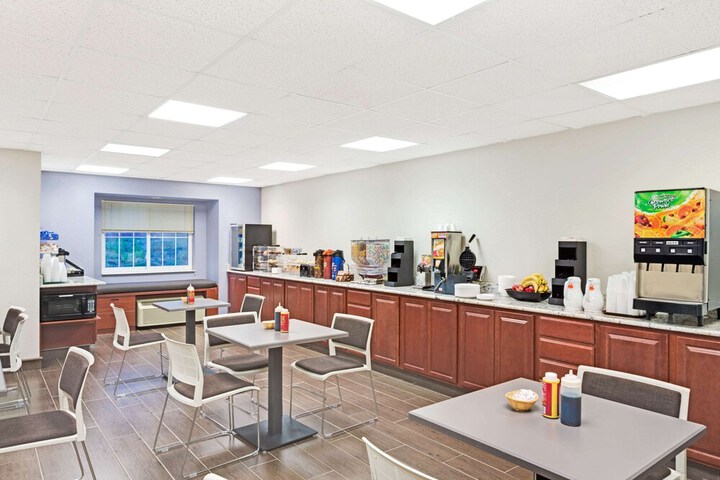 Microtel Inn & Suites by Wyndham Urbandale / Des Moines