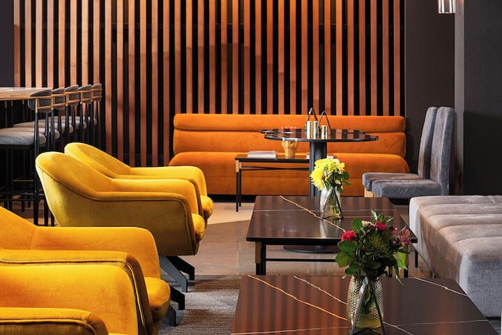 Lounge 83 of 91