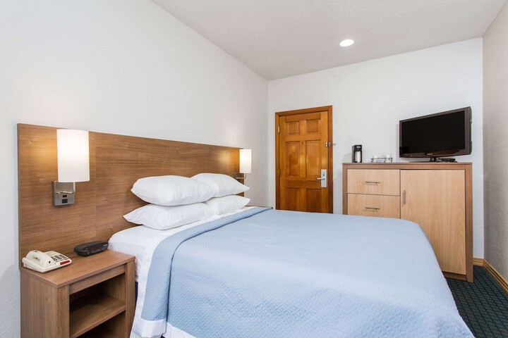 Days Inn by Wyndham Kill Devil Hills Oceanfront - Wilbur