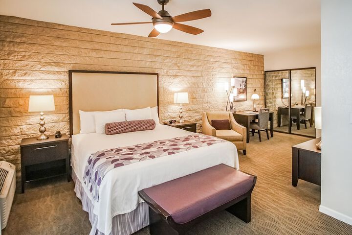 Room 10 of 28