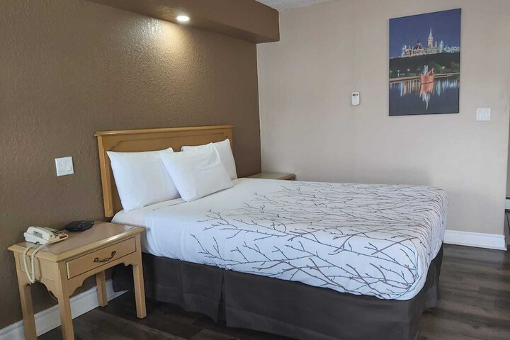 Room 7 of 32