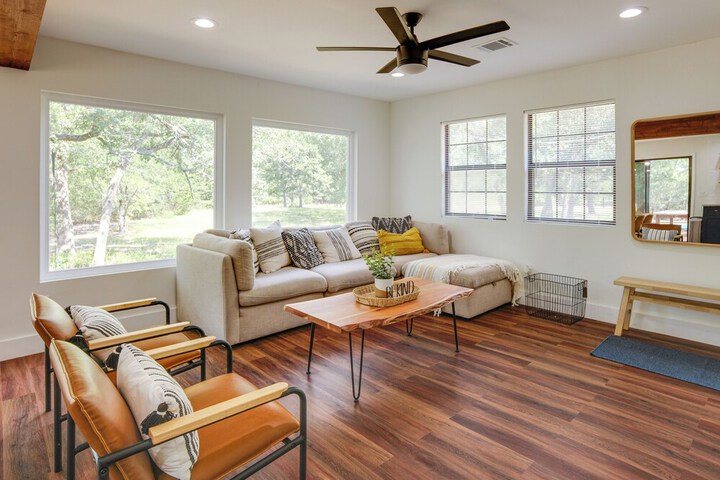 Somerville Cabin w / Private Pool!