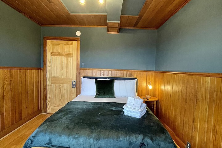Room 73 of 156