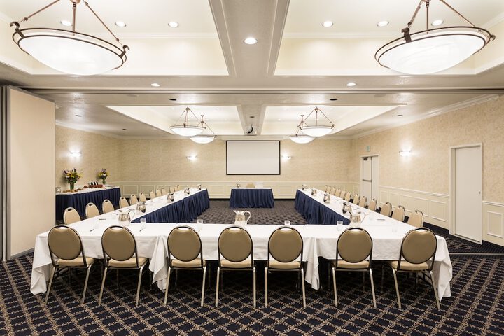 Ballroom/Hall 23 of 37