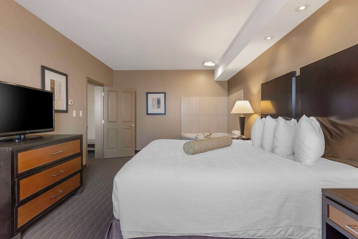 Room 25 of 40