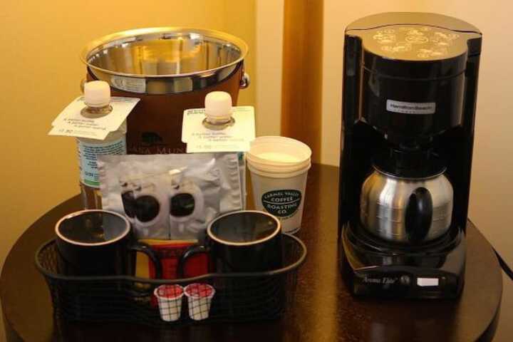 Breakfast/Coffee Service 34 of 45