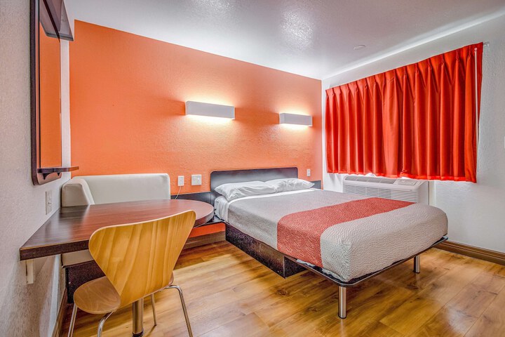 Motel 6 Conroe TX