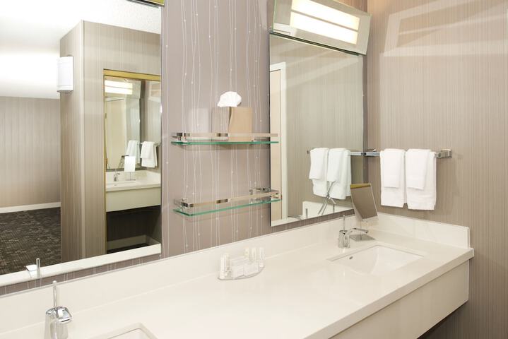 Courtyard by Marriott Oakland Airport
