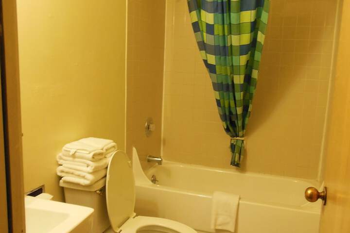 Room 16 of 34
