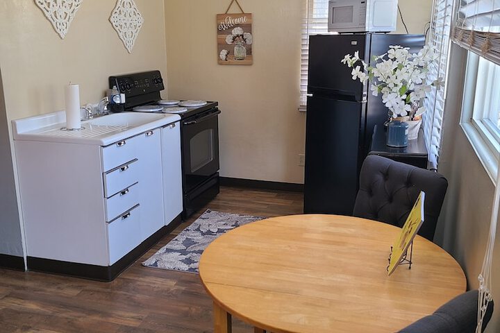 Lamplighter Cabins & Suites