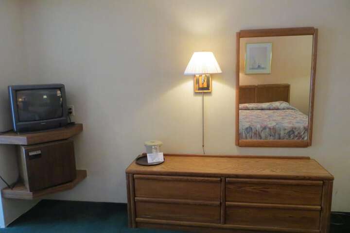 Room 25 of 38