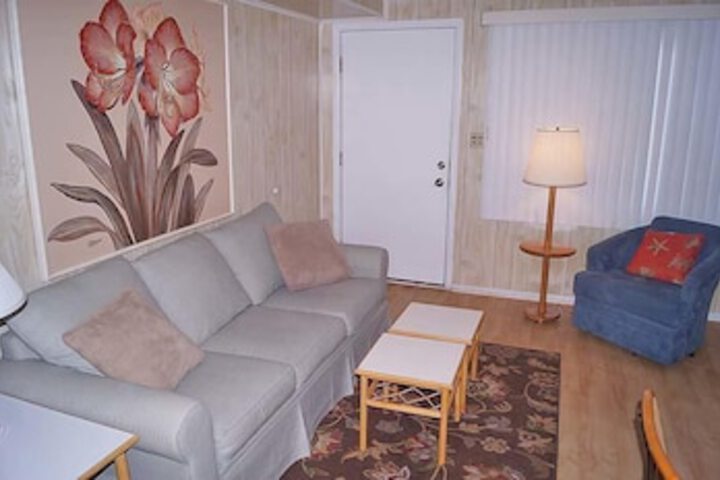 Room 1 of 8