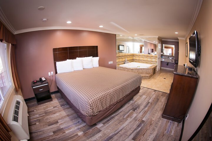 Rodeway Inn & Suites Bellflower