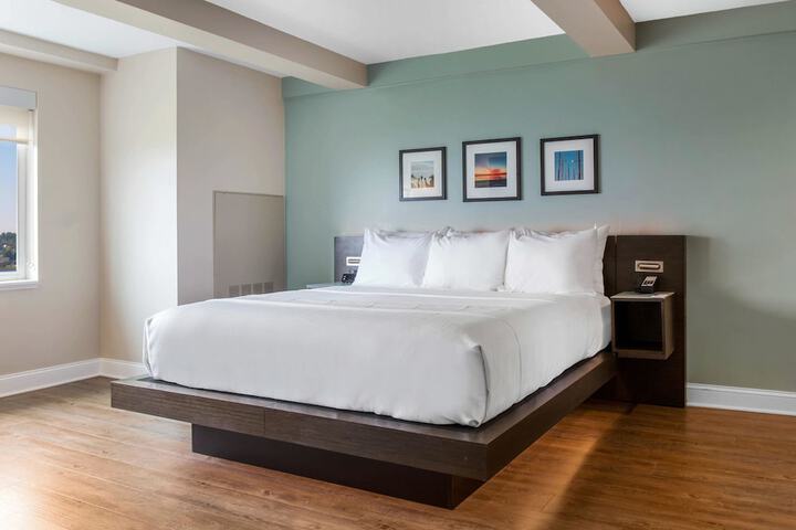 Wyndham Newport Hotel