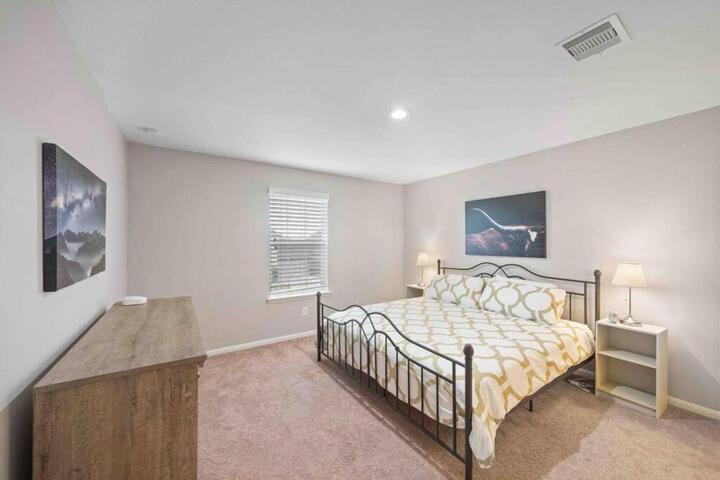 Houston House Sleeps 16~Arcade Style Game Room