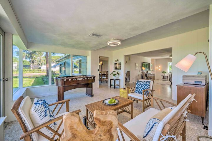 Waterfront Lake Dora Escape w / Private Dock & Slip