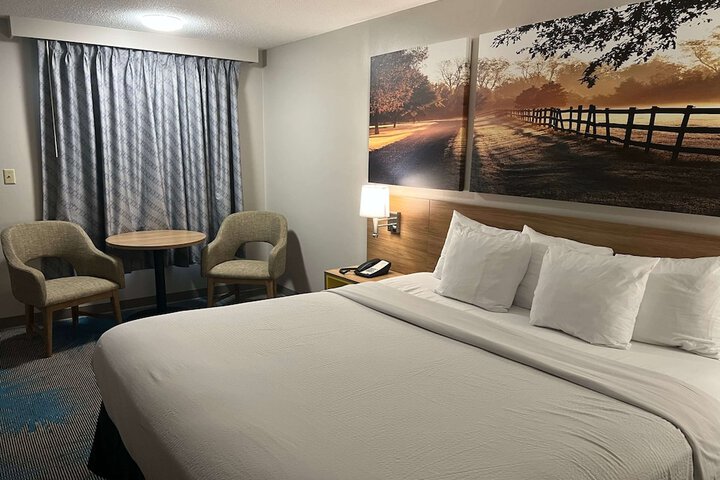 Room 9 of 37