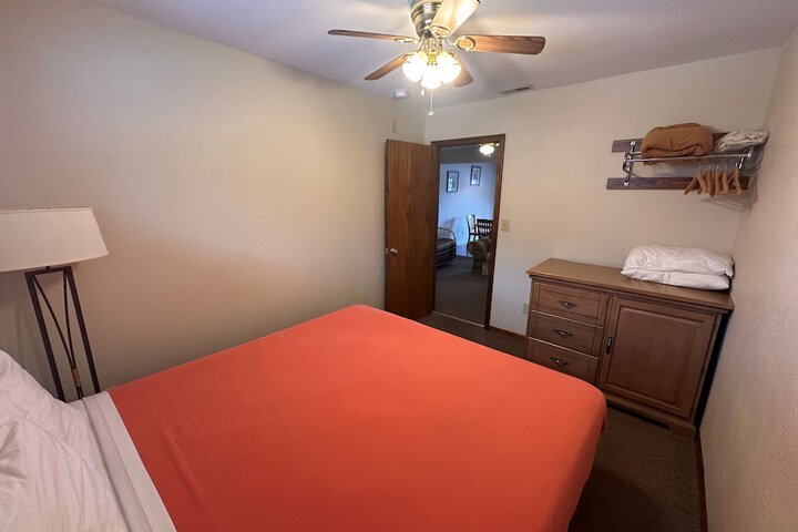 Room 51 of 299