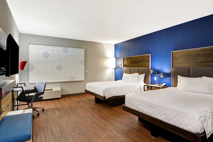 Room 10 of 30