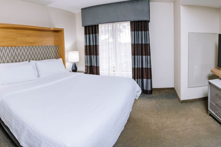 Holiday Inn & Suites Stockbridge / Atlanta I-75 by IHG