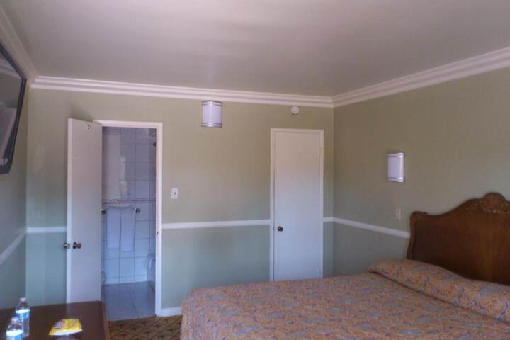 Room 20 of 37