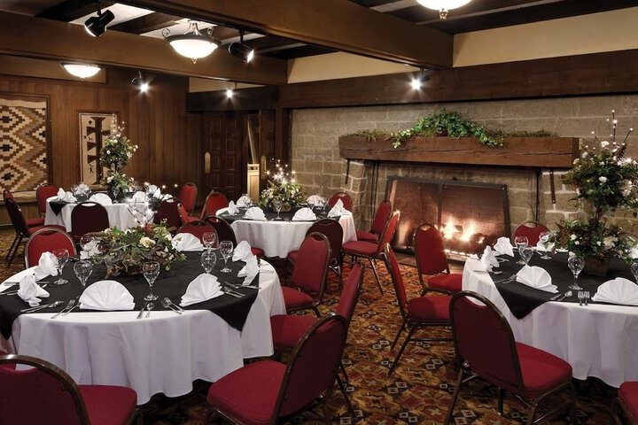 Ballroom/Hall 41 of 47