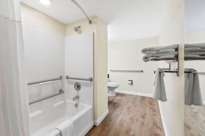Room 8 of 30