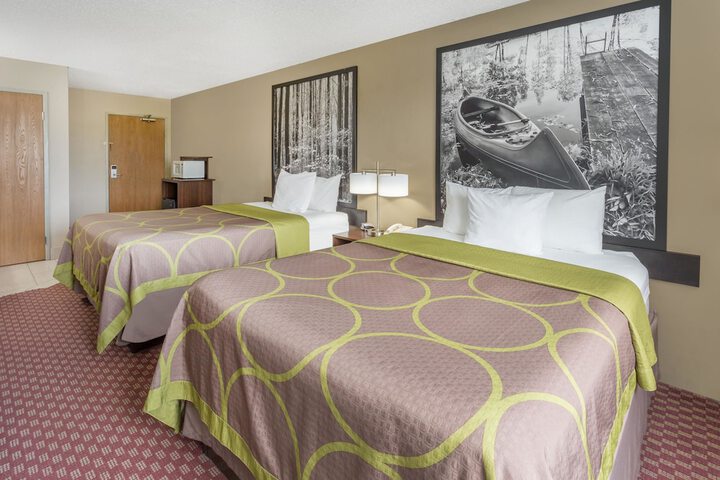 Room 9 of 16